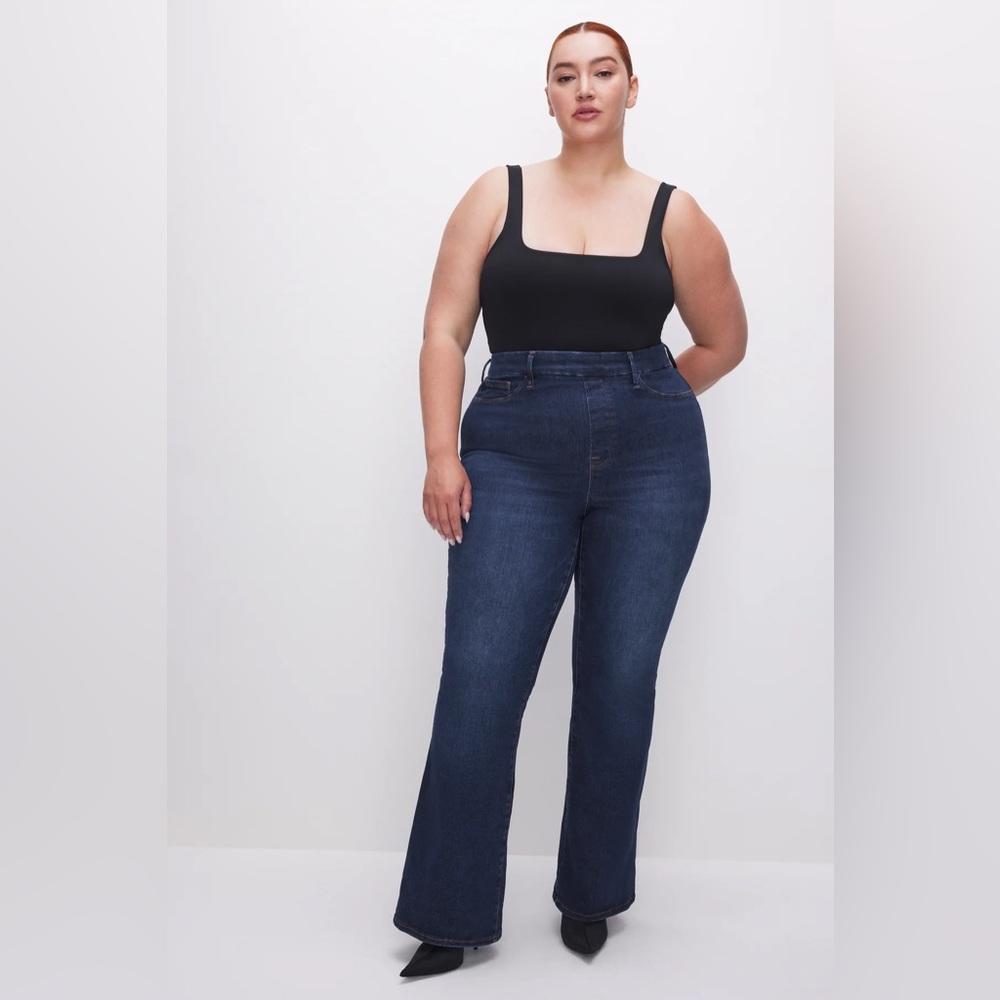 POWER STRETCH PULL-ON FLARE JEANS by Good American